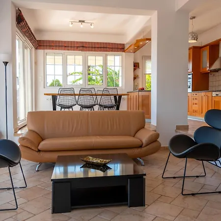 Artia - Subtle Elegance In A Seaside Village Villa Xiropigado