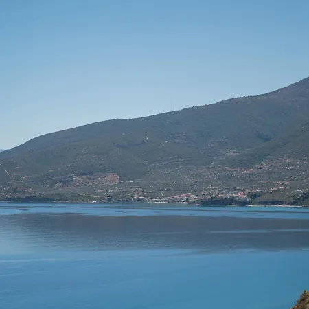 Villa Artia - Subtle Elegance In A Seaside Village Xiropigado