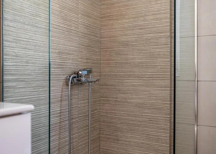 Artia - Subtle Elegance In A Seaside Village * Xiropigado