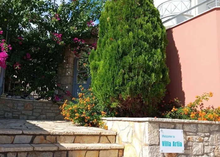 Artia - Subtle Elegance In A Seaside Village Villa *