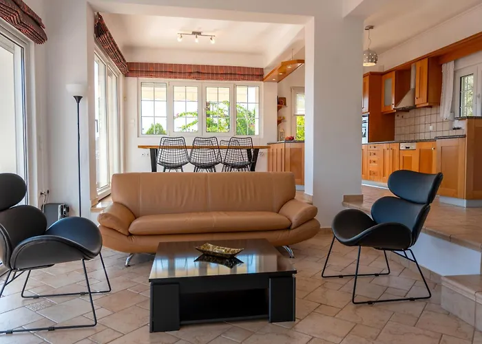 Artia - Subtle Elegance In A Seaside Village Villa Xiropigado