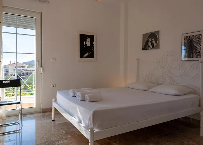 Artia - Subtle Elegance In A Seaside Village Xiropigado