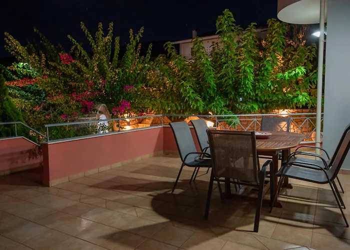 Artia - Subtle Elegance In A Seaside Village * Xiropigado