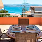 Villa Artia - Subtle Elegance In A Seaside Village Xiropigado
