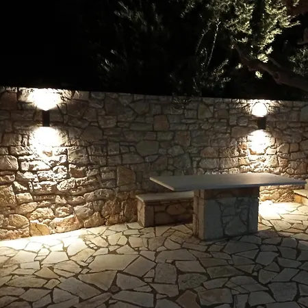 Artia - Subtle Elegance In A Seaside Village *