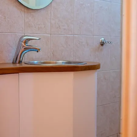 Artia - Subtle Elegance In A Seaside Village فيلة زيروبيغادو