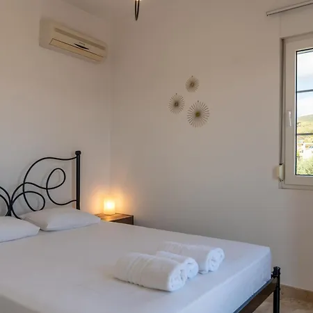 Artia - Subtle Elegance In A Seaside Village فيلة زيروبيغادو