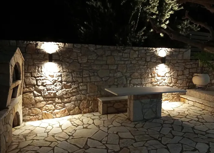 Artia - Subtle Elegance In A Seaside Village *