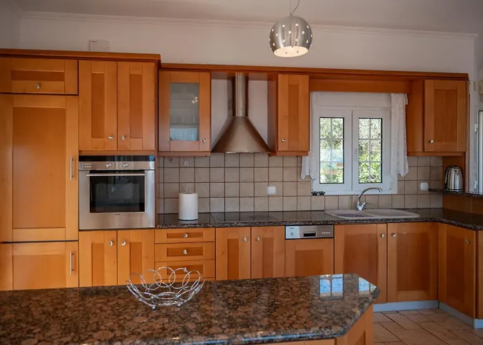 Villa Artia - Subtle Elegance In A Seaside Village