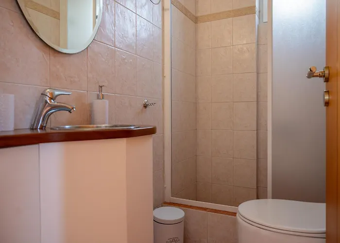 Artia - Subtle Elegance In A Seaside Village Villa *