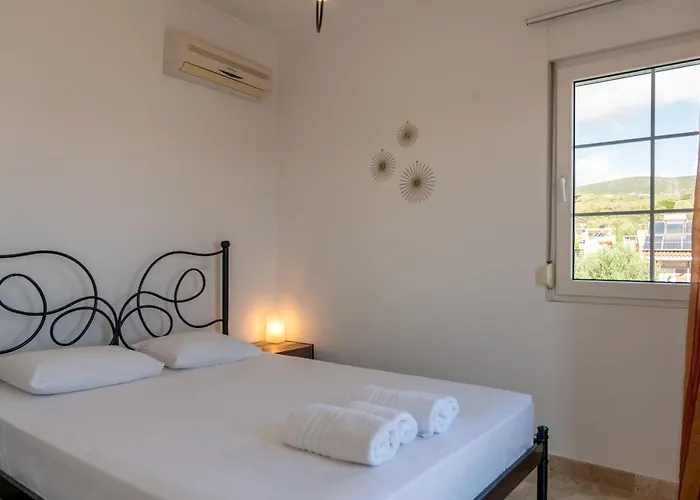 Artia - Subtle Elegance In A Seaside Village Villa Xiropigado